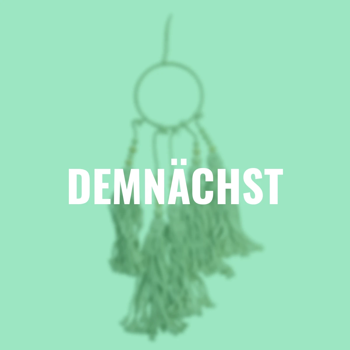 Holzring mit Bändern und Holzperlen