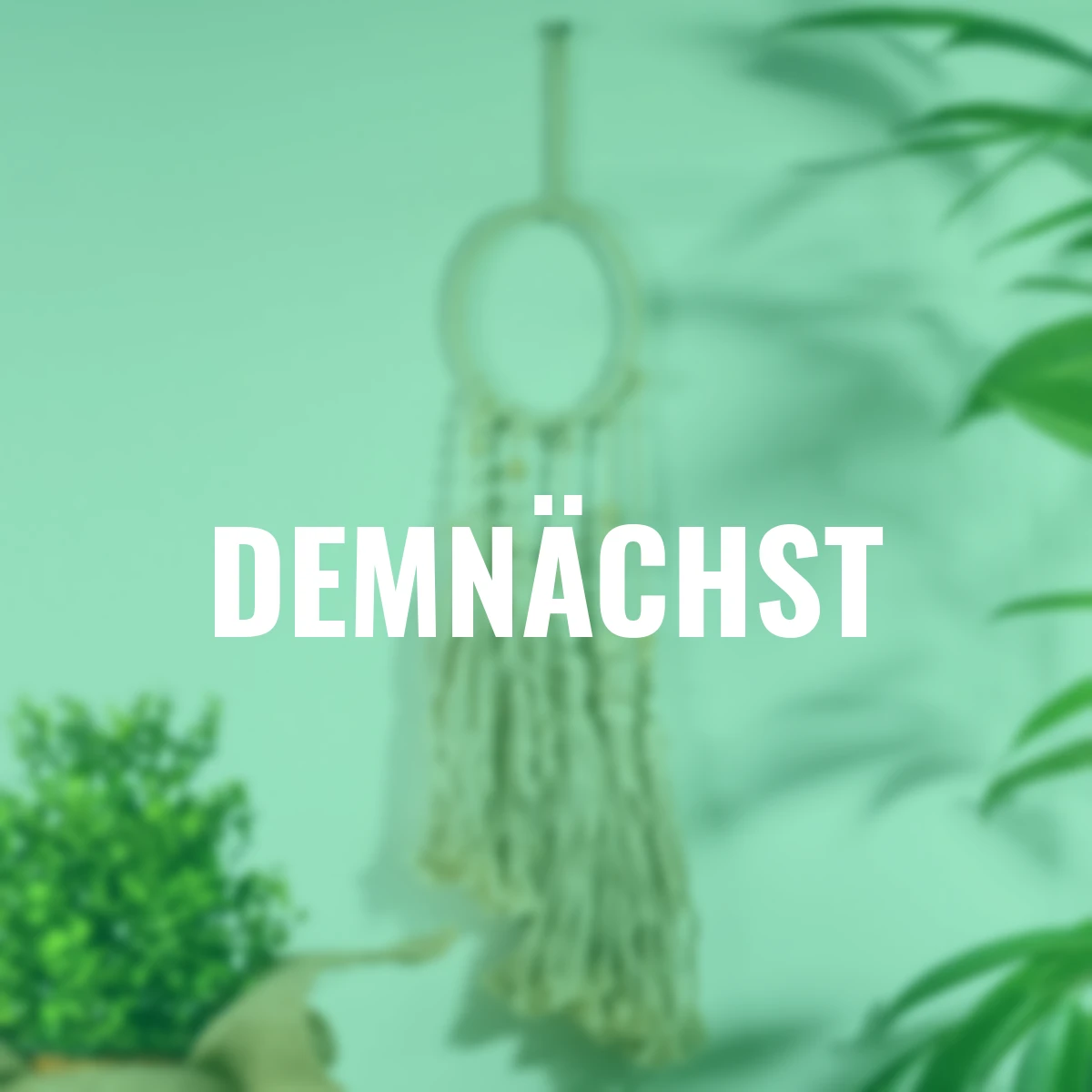 Holzring mit Bändern und Holzperlen